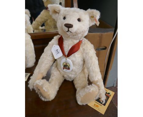 L/E Steiff bear - Marking 150 years since the birth of Margarete Steiff L/E of 3999 - Approx height: 40cm 