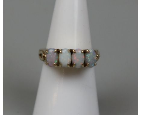 9ct gold 4 stone opal set ring - Size: K 