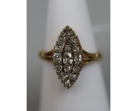 18ct gold diamond set ring - Size: L