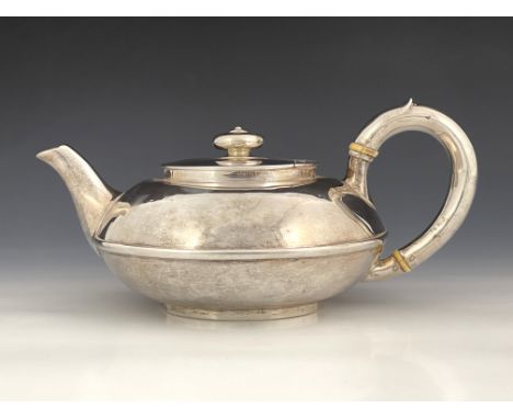 A George III silver teapot, Richard Sibley, London 1815, squat banded ovoid form, hinged lid and bun finial, 27cm long, 26.56