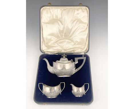 An Edwardian silver bachelor tea set, Williams (Birmingham) Ltd., Birmingham 1904, half reeded boat form, including teapot, j