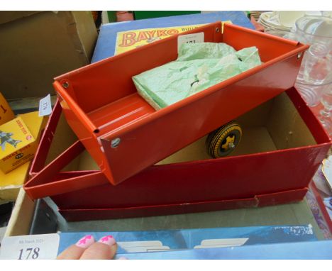 Mettoy tractor/trailer model number 3276 in original box 