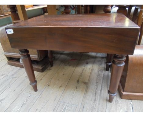 Mahogany commode with cover (no inset)