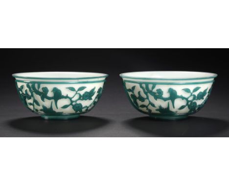 A PAIR OF CHINESE PEKING OVERLAY GLASS BOWLS, 19TH/20TH C of opal glass overlaid in green glass and carved with two panels of