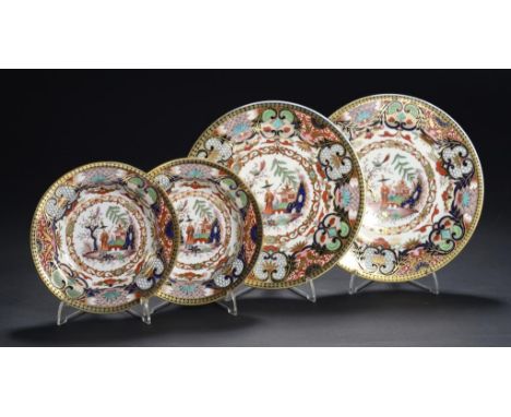 A PAIR OF FLIGHT, BARR & BARR JAPAN PATTERN DISHES AND A PAIR OF PLATES, C1815  15.5 and 21cm diam, impressed and printed mar