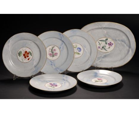 A SET OF FIVE CHAMBERLAIN WORCESTER MARBLED GROUND DESSERT PLATES AND A DISH, C1820  painted with a central flower, plates 21