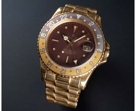 A FINE & RARE GENTLEMAN'S 18K SOLID YELLOW GOLD ROLEX OYSTER PERPETUAL GMT MASTER BRACELET WATCHCIRCA 1978, REF. 1675 WITH BR