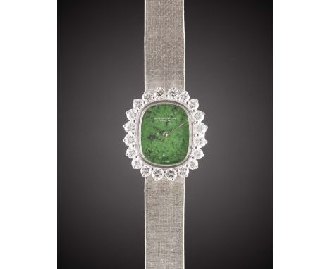 A FINE LADIES 18K SOLID WHITE GOLD & DIAMOND AUDEMARS PIGUET BRACELET WATCHCIRCA 1970s, WITH GREEN MALACHITE DIALMovement: 20
