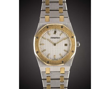 A MID SIZE STEEL & GOLD AUDEMARS PIGUET ROYAL OAK BRACELET WATCH DATED 2010, REF. 56175SA/O/0789SA/09 WITH ORIGINAL BOX & PAP