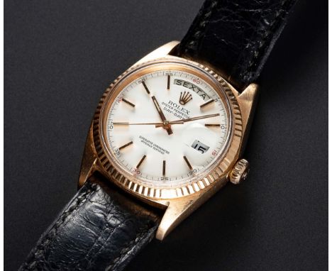 A RARE GENTLEMAN'S 18K SOLID PINK GOLD ROLEX OYSTER PERPETUAL DAY DATE WRIST WATCHCIRCA 1970, REF. 1803 MATT WHITE DIAL WITH 