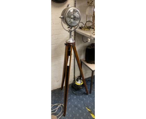 LARGE TRIPOD SPOTLIGHT LAMP APPROX 160CM (H)