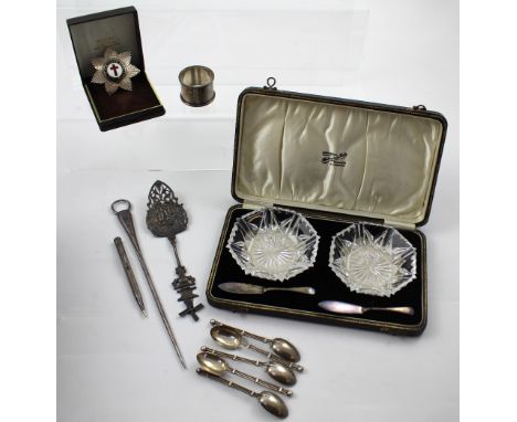 A small group of silver and silver-plated items to include a plated meat skewer, five hallmarked silver rats' tail spoons wit