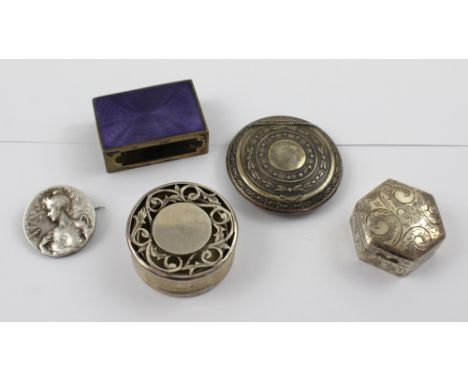 A small group of silver boxes to include a French silver Edwardian powder compact, a circular pill box, a silver cylinder box