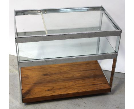 Merrow Associates; a 20th century Richard Young rosewood and chrome cocktail drinks trolley, glass top and centre glass shelf