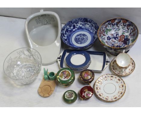 A quantity of ceramics to include an early 20th century white ceramic bed pan, a decorative blue and white bowl in the chinoi