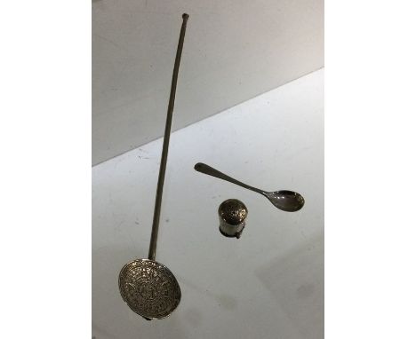 A small Continental silver ladle together with a salt spoon etc. Approx. 18 grams. Est. £10 - £20.