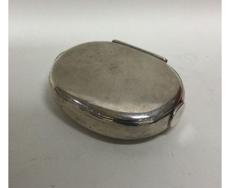 An unusual Continental squeeze sided silver snuff box with flush fitting lid. Punched to interior, 'PR' and a crown. Approx. 