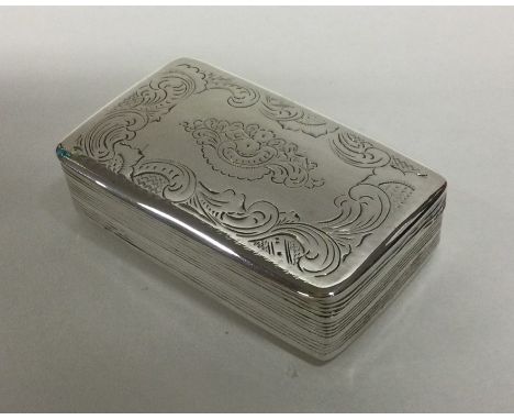 A good Georgian silver snuff box with bright cut decoration and reeded sides. Approx. 40 grams. Est. £200 - £300.