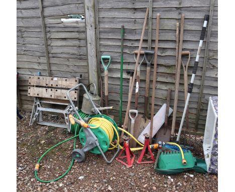 Collection of garden tools to include Black &amp; Decker workmate and pair of axel stands