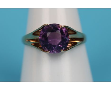 White gold amethyst set solitaire ring