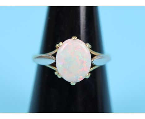 Large opal hallmarked 18 carat gold ring