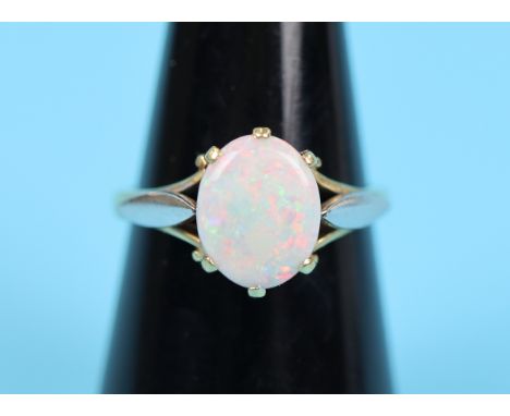 Large opal hallmarked 18 carat gold ring