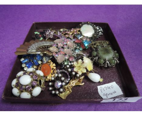 A small selection of vintage brooches including laughing cat, diamante etc