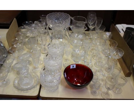 Assorted glassware to include a pedestal bowl, an Orrefors red glass bowl and other items 