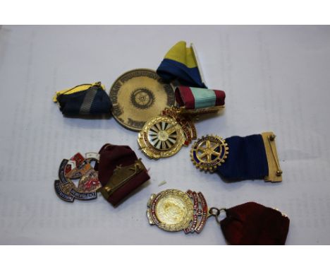 Assorted medals to include a 1983 Masonic medal, a Rotary medal and others (5), a small collection of coins and medals to inc