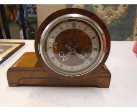 Oak cased mantel clock, glass to face is cracked
