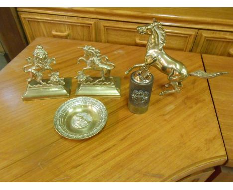 A brass horse figure, brass bookends,  a brass dish depicting a horses head and a brass and leather table lighter