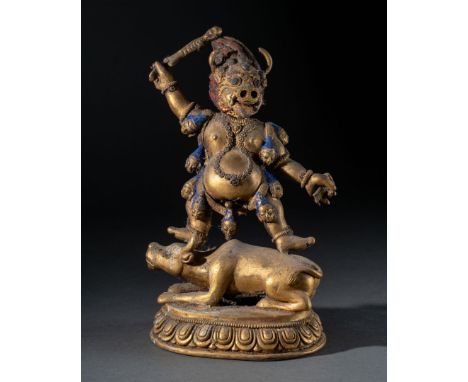 SINO-TIBETAIN - XVIIIe siècle Yama Dharmaraja debout sur un buffle Bronze ciselé doré, partiellement polychromé H. 20 cm - L.