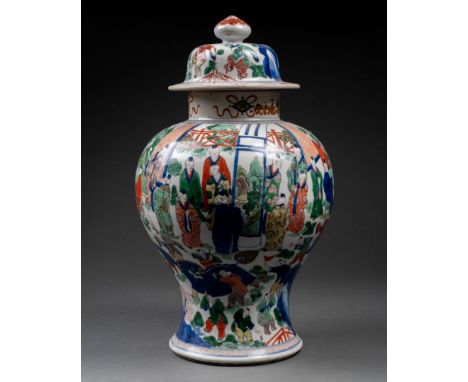 CHINE - Epoque KANGXI (1662-1722) POTICHE balustre couverte à décor d'une scène de palais animée de dignitaires Porcelaine et