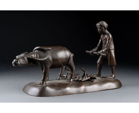 VIETNAM - Début XXe siècle Le labour Bronze patiné H. 17 cm - L. 25 cm - P. 9 cm  