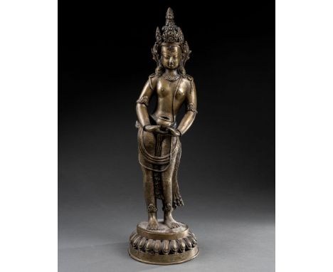 INDE - XIXe siècleBodhisattva debout sur un socle lotiforme Bronze patiné H. 51 cm 