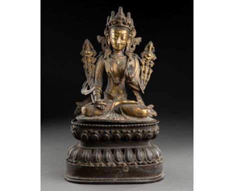 CHINE - Vers 1900BODHISATTVA sur un socle lotiforme Bronze patiné, traces de dorure H. totale 28,5 cm 