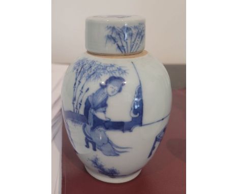 CHINE - XXe siècle dans le style de l'époque KANGXI Petit POT couvert à décor d'une scène de lettrés Porcelaine et bleu sous 