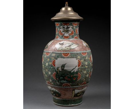CHINE - Epoque KANGXI (1622-1722)VASE à décor sur quatre registres de dragons et qilin dans des paysages Porcelaine et émaux 