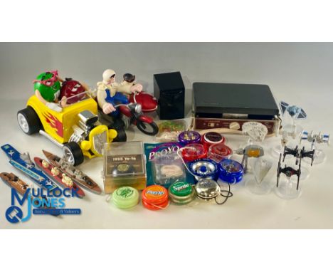 Collectable Toys: a mixed lot to include Yo-Yo's, some still boxed, Matchbox ships, M&amp;M kit car, Wallace and Gromit figur