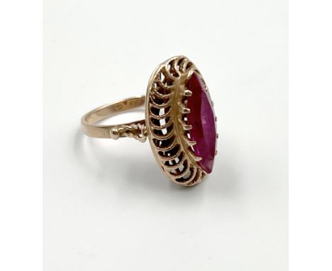 c1980 Soviet Union large 15ct Gold Ring with factory made large ruby stone, marked with Hammer &amp; Sickle 583, total weight