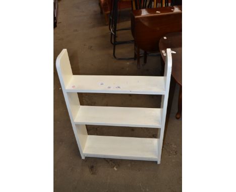 WHITE PAINTED SHELF UNIT, 67CM WIDE