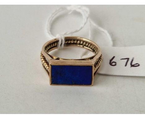 A Roman style lapis lazuli ring 9ct size N 4.1 gms