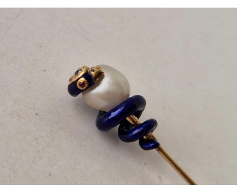 A ANTIQUE VICTORIAN GOLD SNAKE BLUE ENAMEL STICK PIN ENTWINED AROUND A NATURAL PEARL 15CT GOLD BOXED