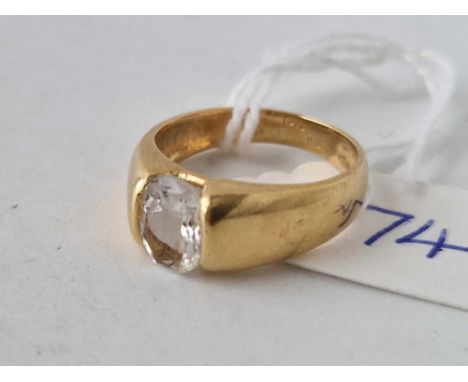 A VINTAGE PALE AQUA RING IN 18CT GOLD SIZE  K 5g