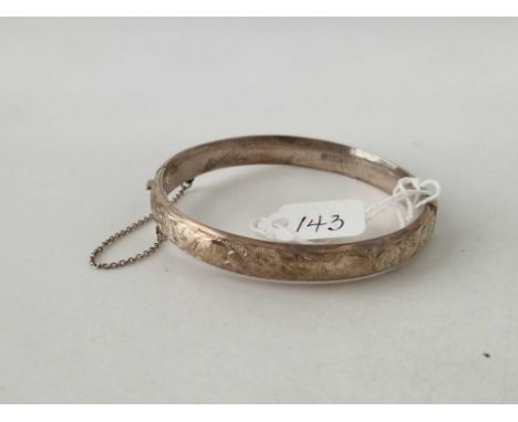 A hinge silver bangle