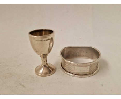 D shaped napkin ring and very small cup 18gms