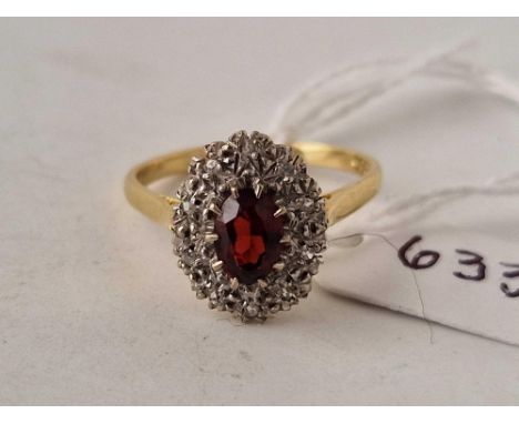 A DIAMOND AND GARNET OVAL CLUSTER RING 18CT GOLD SIZE R 4.7 GMS