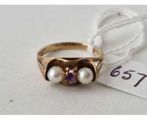 A pearl and amethyst ring 8ct size N 2.5 gms
