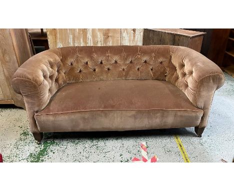 A button back Chesterfield sofa (H74cm W180cm D80cm SH40cm)