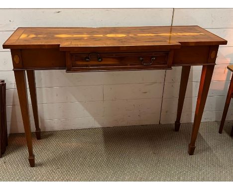 A Georgian style console table (H77cm W110cm D39cm)